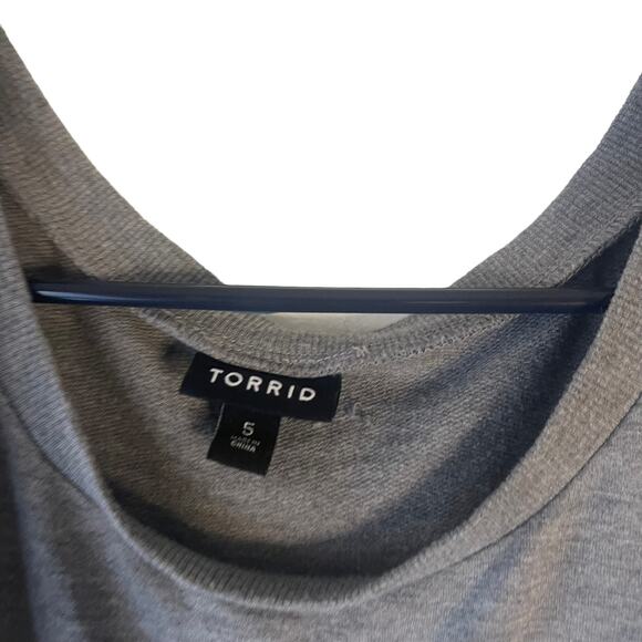 Torrid Women's Plus Size 5 Grey Elbow Sleeve Eyelet Flutter Sweater - Picture 4 of 8